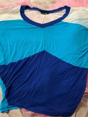 2000s Wet Seal Blue and Turquoise oversized Colorblock V-Neck Short Sleeve Top